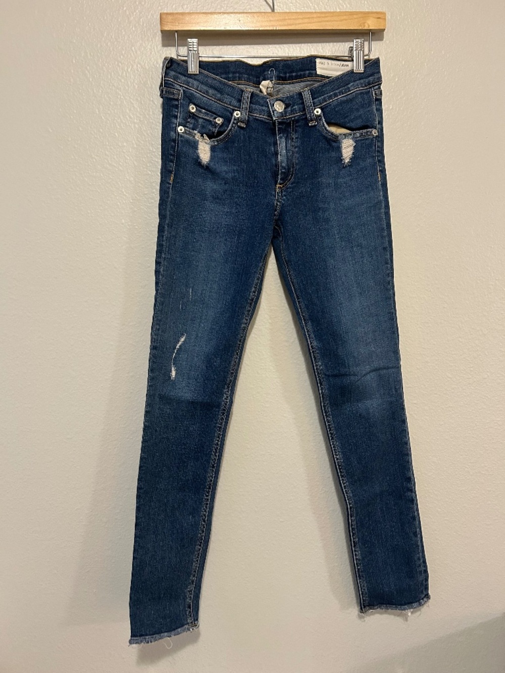 Rag & Bone Blue Skinny Jeans with front and back pockets, Size 27